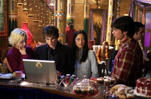 TheCW Staffel1-7Pics_40.jpg - SMALLVILLE"Delete" (Episode #311)Image #SM311-5416Pictured (left to right): Allison Mack as Chloe Sullivan, Ian Somerhalder as Adam, Kristin Kreuk as Lana Lang, Tom Welling as Clark KentPhoto Credit: © The WB/Michael Courtney